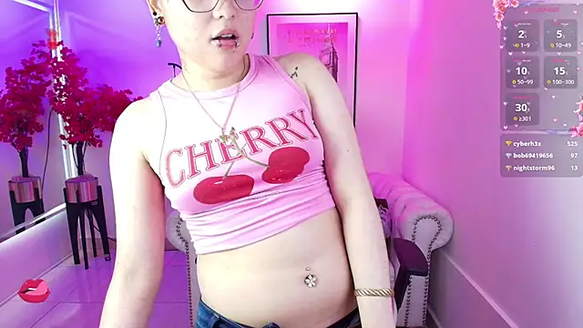 shady_bug (F young) - Top-less ;)