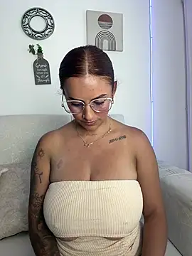 seized_lust (F young) - Suck nipples