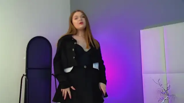 crystallyons - CrystalLyons's free webcam - UK Sex Cams