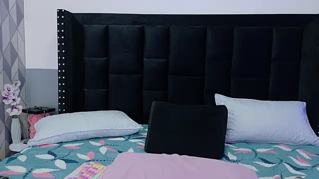 mamaneedsfun - Mamaneedsfun's free webcam - UK Sex Cams