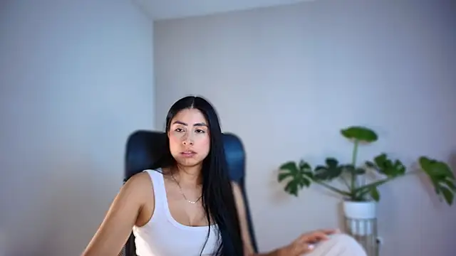 auroracaruso11 - Auroracaruso11's free webcam - UK Sex Cams