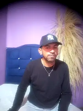 aronzuluaga - AronZuluaga's free webcam