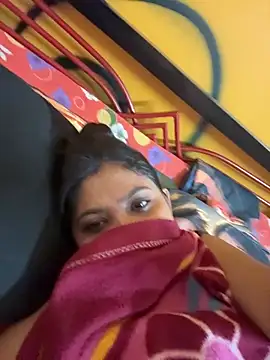 Live cam model RedQQueen broadcasting live