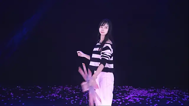 美女LuckyGirl-999在线直播