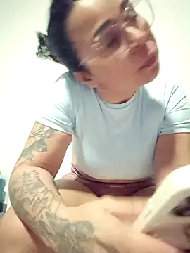 natural_bigass_nina - Natural_BIGASS_Nina's free webcam - UK Sex Cams