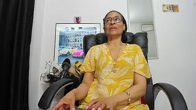 Aries_Mature live sex cam