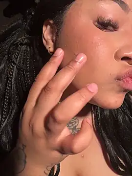 Webcam Model (SashaLiciosa_) is live