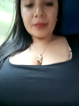 gissele_rubi (F young) - show tits