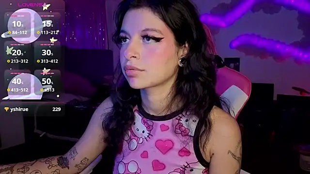 larah_uwu live sex cam