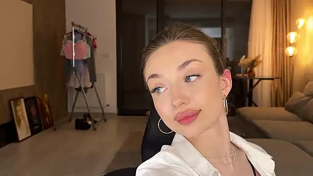 jolienne - Jolienne's free webcam - UK Sex Cams