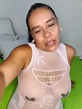 lilymoon- - Lilymoon-'s free webcam - UK Sex Cams