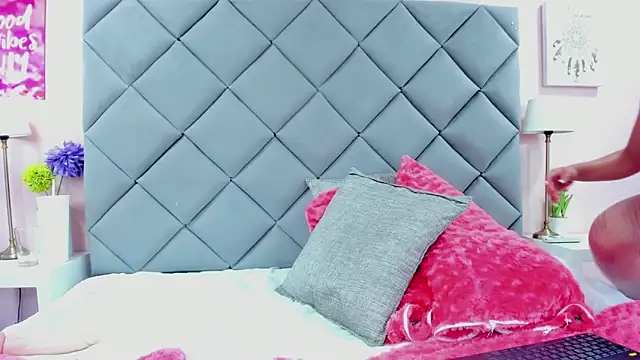 sienastonee - SienaStonee's free webcam