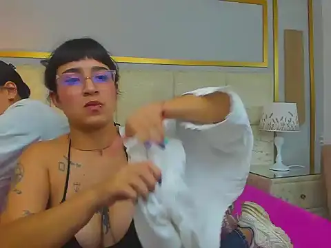 aliceeandemma - AliceeANDemma's free webcam - UK Sex Cams