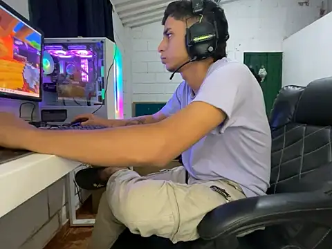 Max_TheHorseDick's live cam