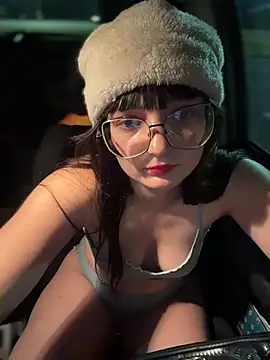 urpuppymoon's live cam