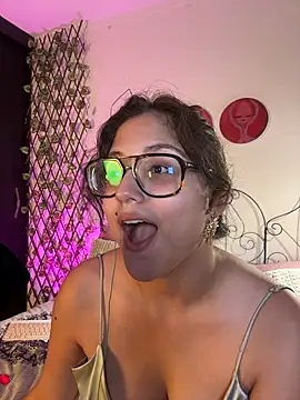 avelyne - Avelyne's free webcam - UK Sex Cams