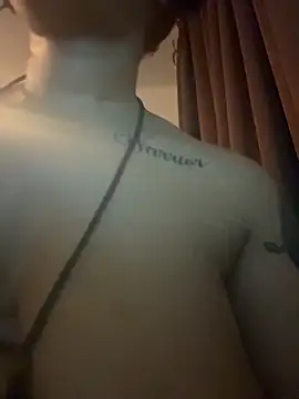 nickytheehawtie - Nickytheehawtie's free webcam