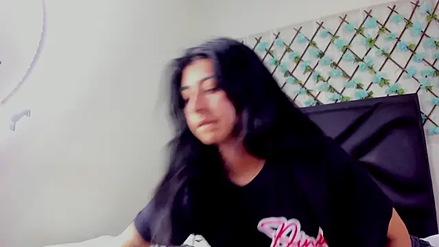 emmawilliamss - EmmaWilliamss's free webcam