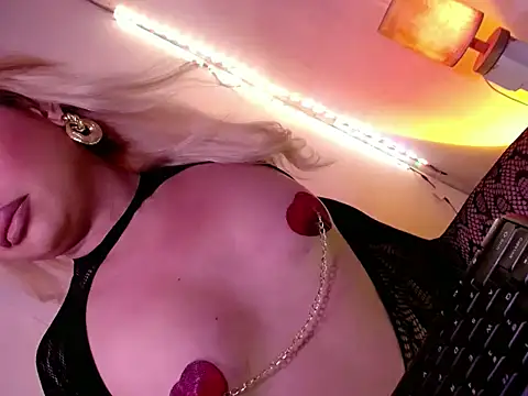 misschannelx (Ask my age) - help me reach 5000 tk for my operation