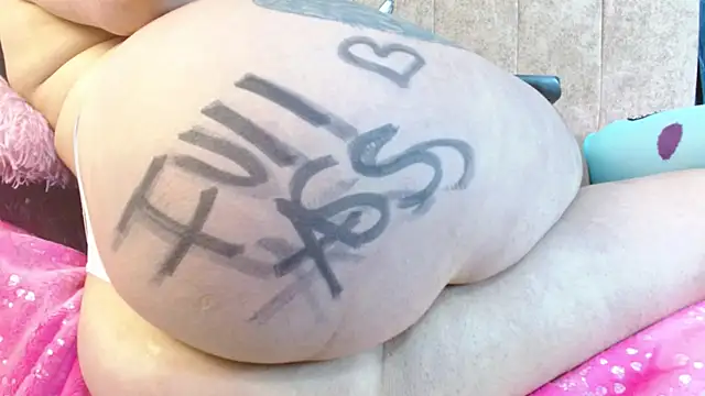 melanie_nasty_whooree - Melanie_Nasty_Whooree's free webcam