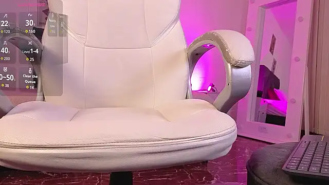 littlee_red - Littlee_red's free webcam