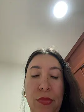 Webcam Model (emely_sexx20)  is live.Free join now!