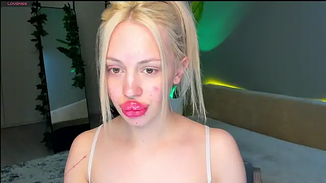 luna_beverly - Luna_Beverly's free webcam