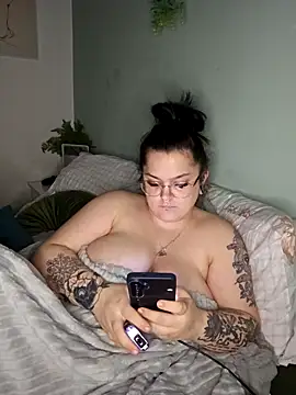 Webcam Model (Saucy-Serenity)  is live.Free join now!