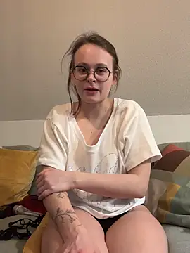 Webcam Model (norafack33)  is live.Free join now!