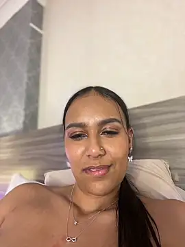 Webcam Model (MiilaBlake) is live