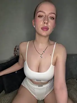 Webcam Model (MissOyee) is live