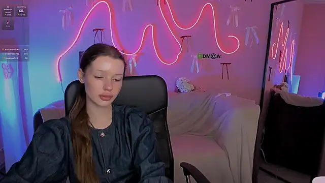 khloebeauty (Ask my age) - flash tits + kiss nip