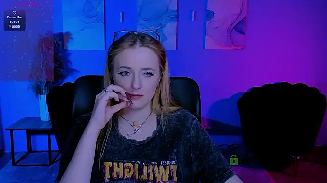 luna_berryy (F young) - handbra