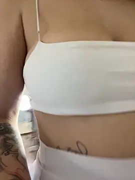 hugeboobski (F teen) - BOUNCE TITS + OIL😈💦