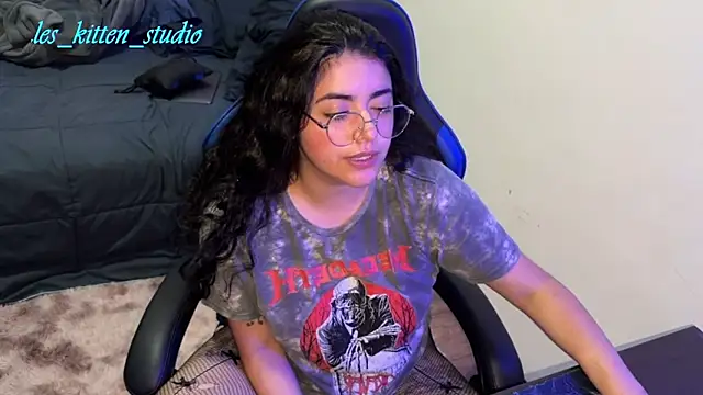 Ales_Kitten_Live