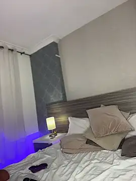 Webcam Model (MiilaBlake) is live