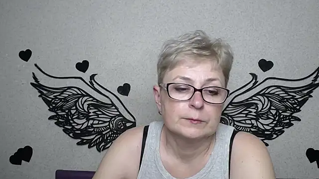 emiliagree (F mature) - make me tremble and squirm