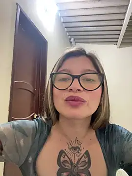 korasweett (F young) - biting nipples