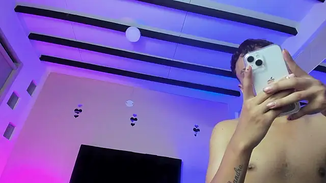 xavier_fox___ - Xavier_Fox___'s free webcam - UK Sex Cams