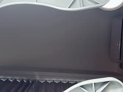 美女Krismil3在线直播