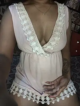 Webcam Model (LINNI_3)  is live.Free join now!