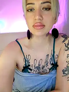 Webcam Model (Gina-Lumara)  is live.Free join now!