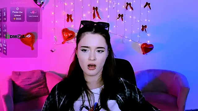 liana_kisses - Liana_kisses's free webcam - UK Sex Cams