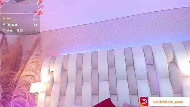 viollet_xoxo - Viollet_xoxo's free webcam - UK Sex Cams