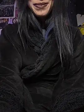 Webcam Model (MissMidnightUK) is live