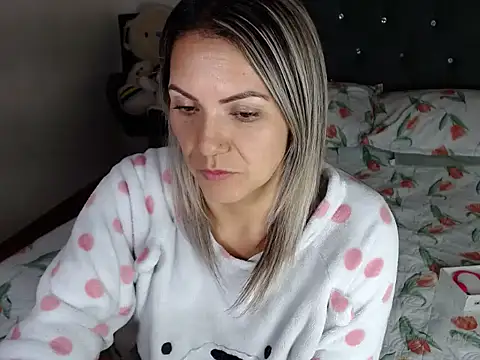 chantal_hott - Chantal_hott's free webcam - UK Sex Cams