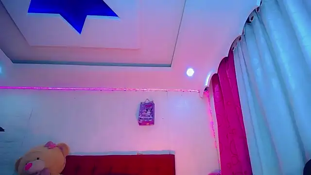 NahomiCamper live sex cam