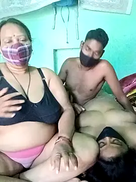 LoveOnStream from StripChat is Freechat