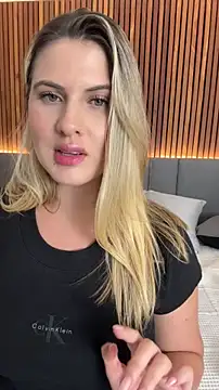 Webcam Model (EmiilyAdams_)  is live.Free join now!