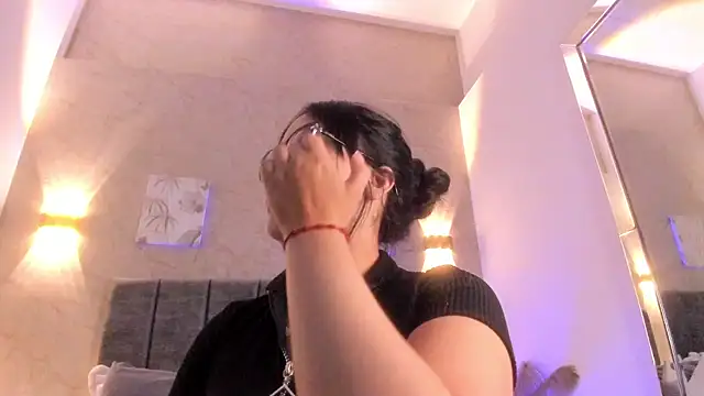 lunaa_bellaa - Lunaa_bellaa's free webcam - UK Sex Cams